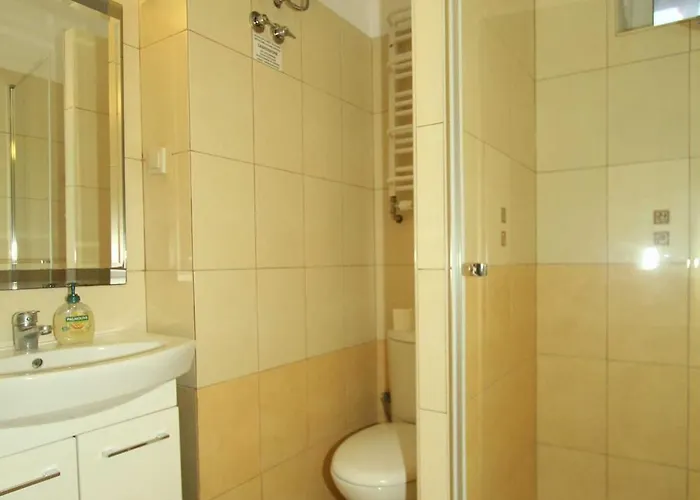 Eko-pokoje W Krynicy Morskiej-piaski W Osrodku Kolonijnym Konukevi 3*